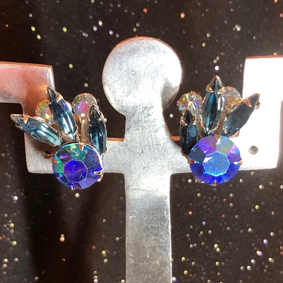 Beau Jewels Vintage clip on blue earrings - Picture 3 of 7